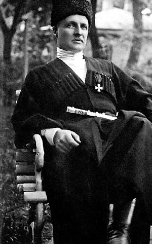 ...кавалер ордена Святого Георгия генерал СКОРОПАДСКИЙ ратовал за возрождение российской монархии и согласился стать гетманом Украины в надежде создать на её территории базу для восстановления единой России