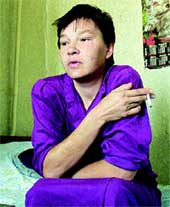 МАТЬ УБИЙЦЫ: переживает, что сына угробит туберкулез