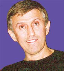 АЙЗЕНШПИС: в гневе распускает руки