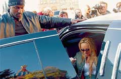 МЭРАЙЯ КЭРИ: под охраной личного "шоколадного зайца"