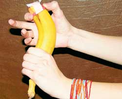 РАЗ: осторожно надеваем