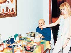 С НАГРАДОЙ КАНАЛА МУЗ ТВ: теперь памятные тарелки достаются другим певицам