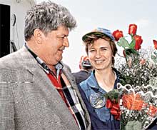 ПОСЛЕ ПОЛЕТА: Валерий Викторович встретил нынешнюю супругу Елену Кондакову