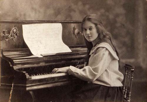 Любовь Орлова в молодости. 1916 год. Источник: wikimedia