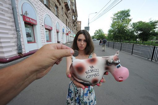 В любой непонятной ситуации работай и собирай деньги в копилку.