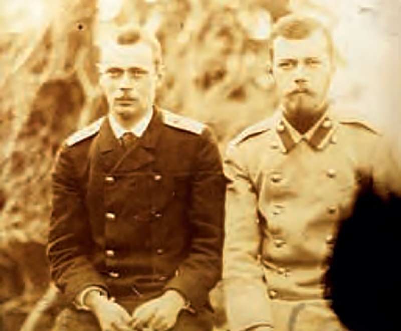 Цесаревич Георгий с братом императором Николаем II, около 1899 года.