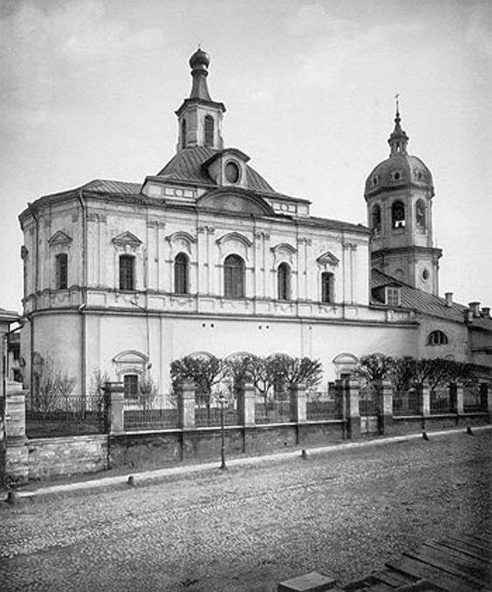 Храм Воскресения Словущего в Барашах, где по легенде венчались Елизавета и Разумовский. Источник: wikimedia