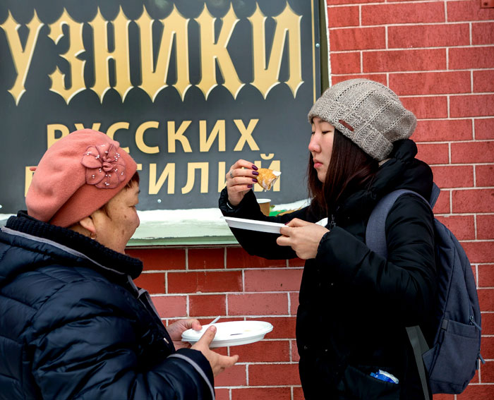 Китайцам, в отличие от европейцев, в нашей кухне нравится почти всё. Даже селёдка под шубой.