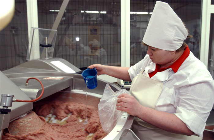 Если при производстве колбасы добавляют мясо, то это уже большая удача