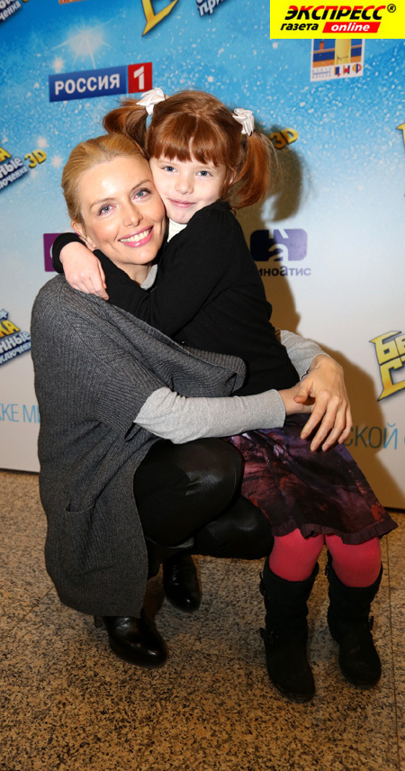 АННА ЧУРИНА С ДОЧКОЙ