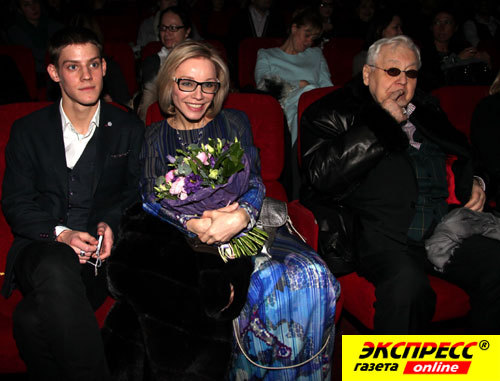 ОЛЕГ ТАБАКОВ С ЖЕНОЙ МАРИНОЙ ЗУДИНОЙ И СЫНОМ ПАВЛОМ