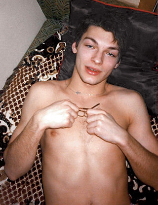 ДЕЖУРОВ предпочитал фотографировать своего ученика без очков (фото adezhurov.livejournal.com)