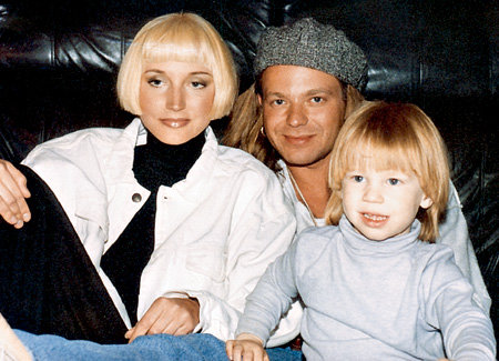 Кристина и Владимир рано стали родителями (на фото с трёхлетним сыном Никитой, 1994 г.)