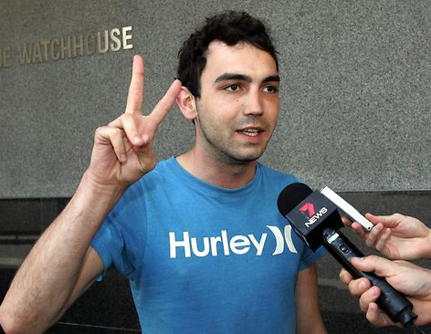 ...а Лиам Ллойд УОРРИНЕР зачем-то показал её величеству 