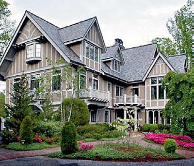 В четырёхэтажном особняке шесть спален и семь с половиной ванных комнат