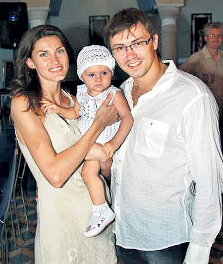 Аня и Гена назвали дочку именем богини победы - Ника. Фото: фейсбук**