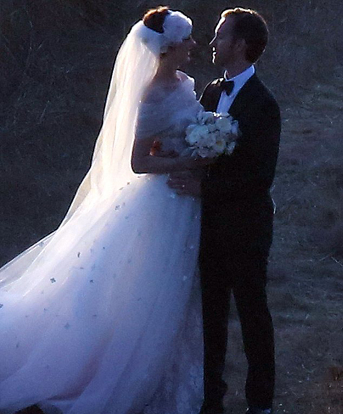 Энн ХЭТЭУЭЙ, Адам ШУЛЬМАН.