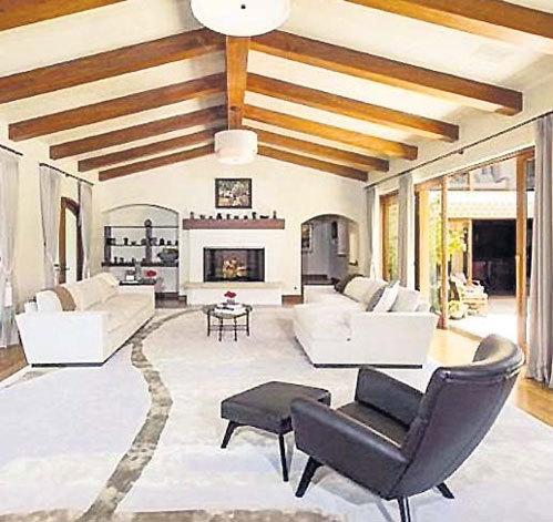 Обстановка особняка голливудской кинозвезды не поражает роскошью