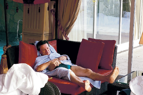 Председатель консультативного совета акционеров ВТБ, сопредседатель Союза потребителей России Владимир ТАРАЧЕВ на Кипре