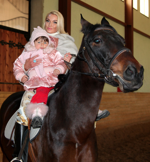 Анастасия ВОЛОЧКОВА с дочкой