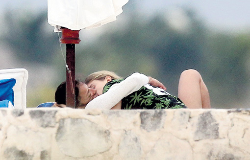 - Ммммммм, это лучшие ощущения, чем когда-либо, - написала Кара в Интернете