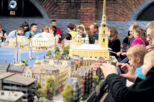 В стране есть специалисты, которые смогут разбить на крымской земле парк миниатюр