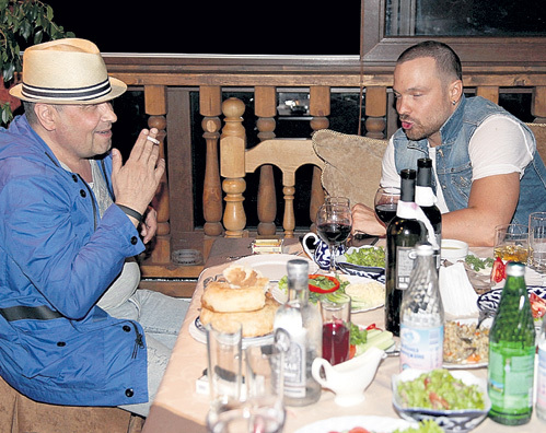 Опытный папаша РАСТОРГУЕВ делился с ЧАДОВЫМ секретами воспитания. Лёша кивал в ответ