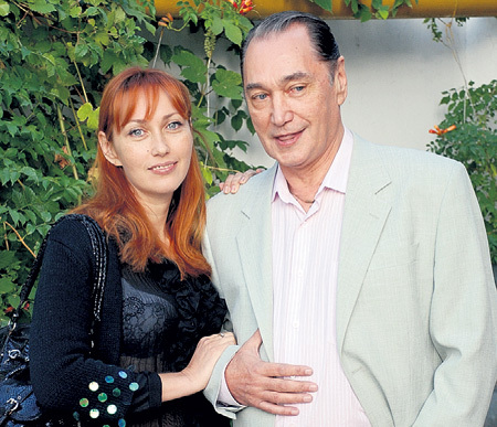 Дочь Ирина пошла по стопам родителей и вместе с ними служит в Театре Станиславского