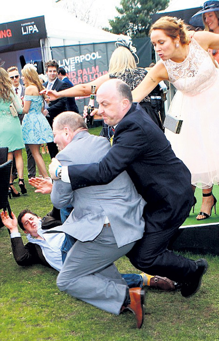 ...демонстрируют...