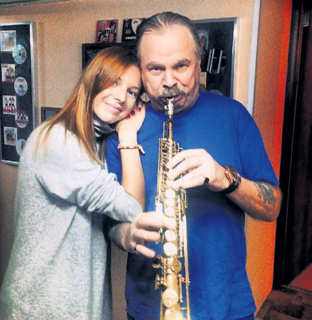 Наташа обожает свёкра. Фото: фейсбук**