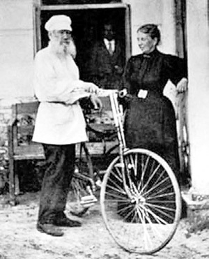 Софья лично провожала Лёвушку на велопрогулку