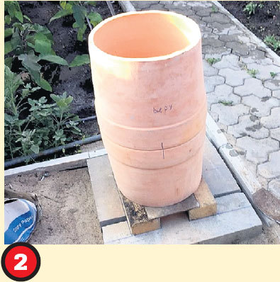 На газобетонных блоках каркас из кирпичей, в середину которого вставлена металлическая решетка