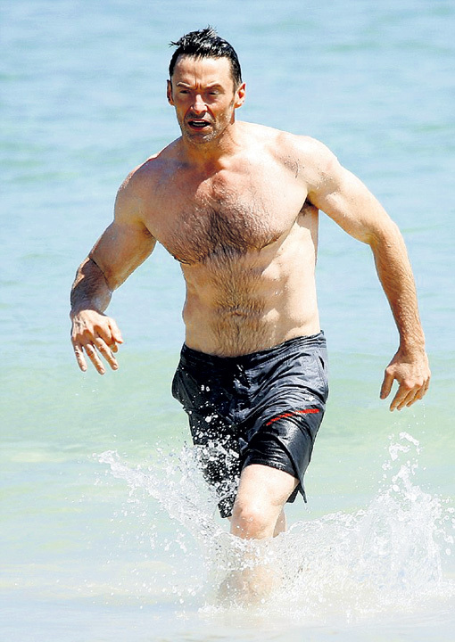 На сиднейском пляже Хью вновь безответственно подставил нос солнцу