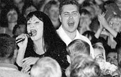 НАРОДНАЯ ПЕВИЦА: всегда поет только живьем