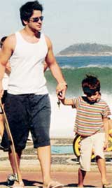 РЫБАКИ: Бенисиу с сыном на набережной в районе Леблон