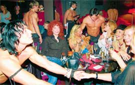 КОЗЫРНАЯ ТУСОВКА: мальчишки к звездам так и льнут