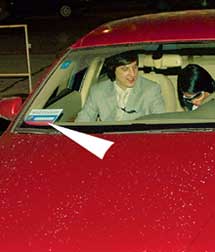 КРУТОЕ "АУДИ": на лобовом стекле "ксива" МВД