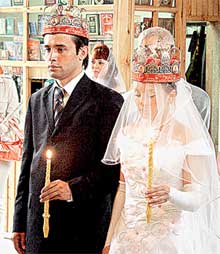 МОЛОДОЖЕНЫ: надеются на Бога, но и сами не плошают