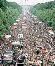 ШЕСТВИЕ: поражает своим циклопическим масштабом