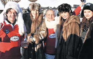 СПОРТСМЕНЫ: получили в подарок меха от модельера Елены Ярмак