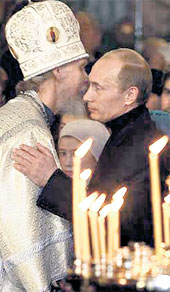 РОЖДЕСТВО В ВЕЛИКОМ УСТЮГЕ: настоятель Прокопьевского храма отец Вадим поздравил президента России