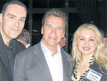 «РУССКИЙ ШВАРЦЕНЕГГЕР» НЕВСКИЙ: со своей женой Катей и «Железным Арни»