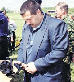 ТЕЛЕВЕДУЩИЙ: расстрелял бы папарацци, как бешеных собак!