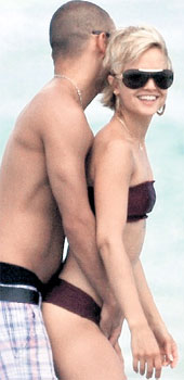 ...Симон сплясал с Миной танец любви