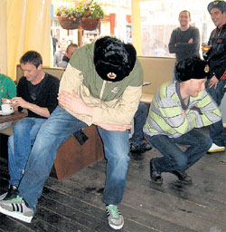 …и, подняв себе градус, пускались в пляс