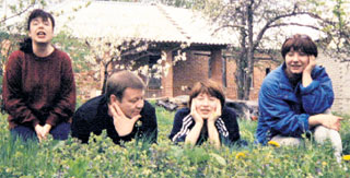 ВЕСЕНЯЯ ВЫЛАЗКА НА ПРИРОДУ: Селин часто отмечает майские праздники в компании воронежских подруг