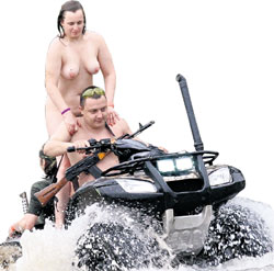 ОСОБЫЙ ШИК: с ветерком прокатить малоярославскую красавицу по луже