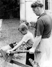 С ПАПОЙ НИКОЛАЕМ ПАВЛОВИЧЕМ: благодаря отцу сатирик умеет руками не только рассказы писать