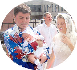 СЕМЬЯ: Сосо, Сандра и Ирина