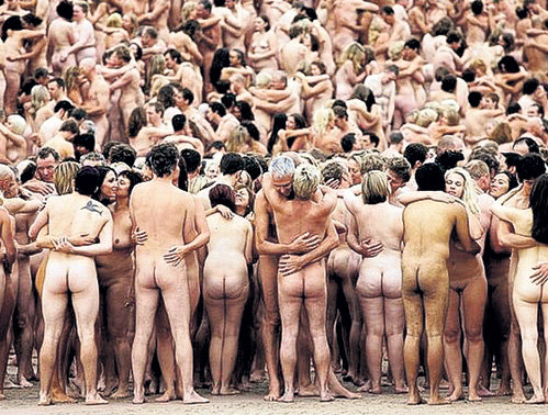 Спенсер пытается создать идеальный мирок посреди нашего безумного мира